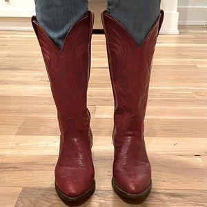Red Laredo cowboy boots / size 6 M
